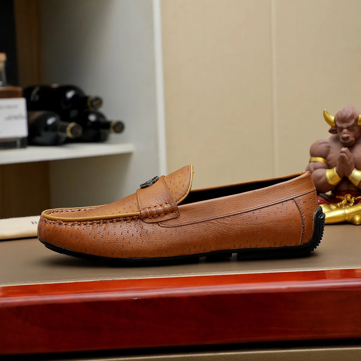 Men's men's shoes 💰440 [BV] 👟👟 Italian luxury brand Made with imported cowhide technology to highlight high-end men's taste of light luxury life [color] [color] Masters with ten years of manual experience create classic weaving 🌴 The inner top layer 🐮 lining 💯😘 The top quality inherits the brand craftsmanship! Color, code number 39-44 (38.45. Can be customized)
